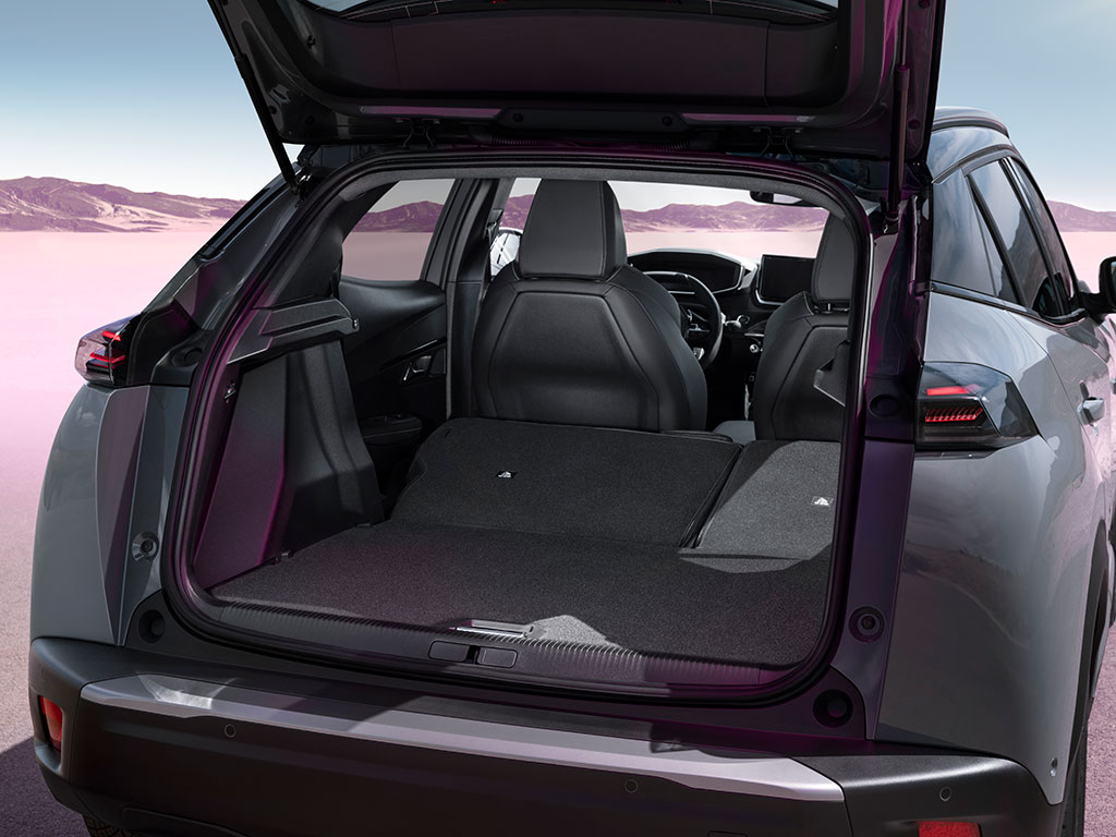 Nouveau PEUGEOT E-2008 coffre à deux niveaux modulable