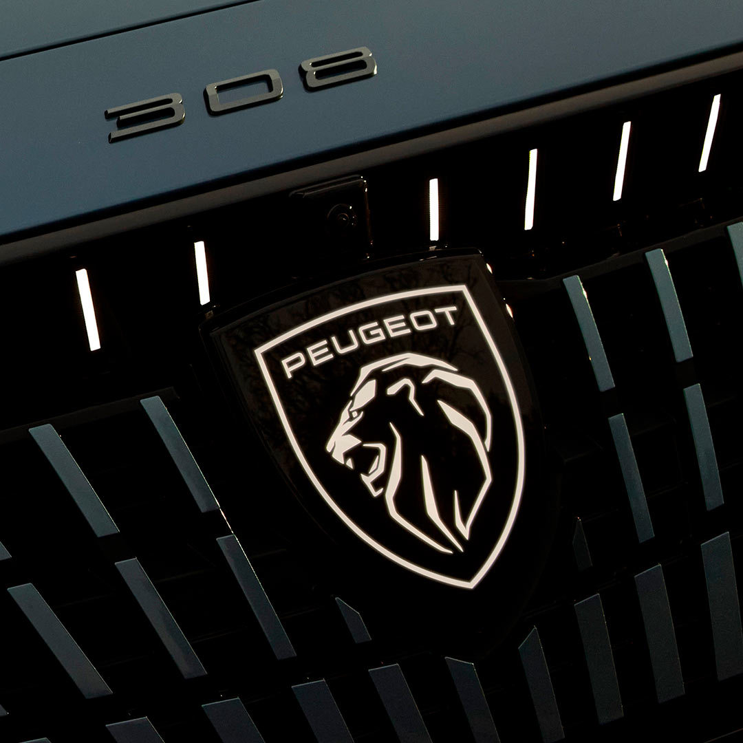 Nouvelle PEUGEOT 308 SW face avant illuminée