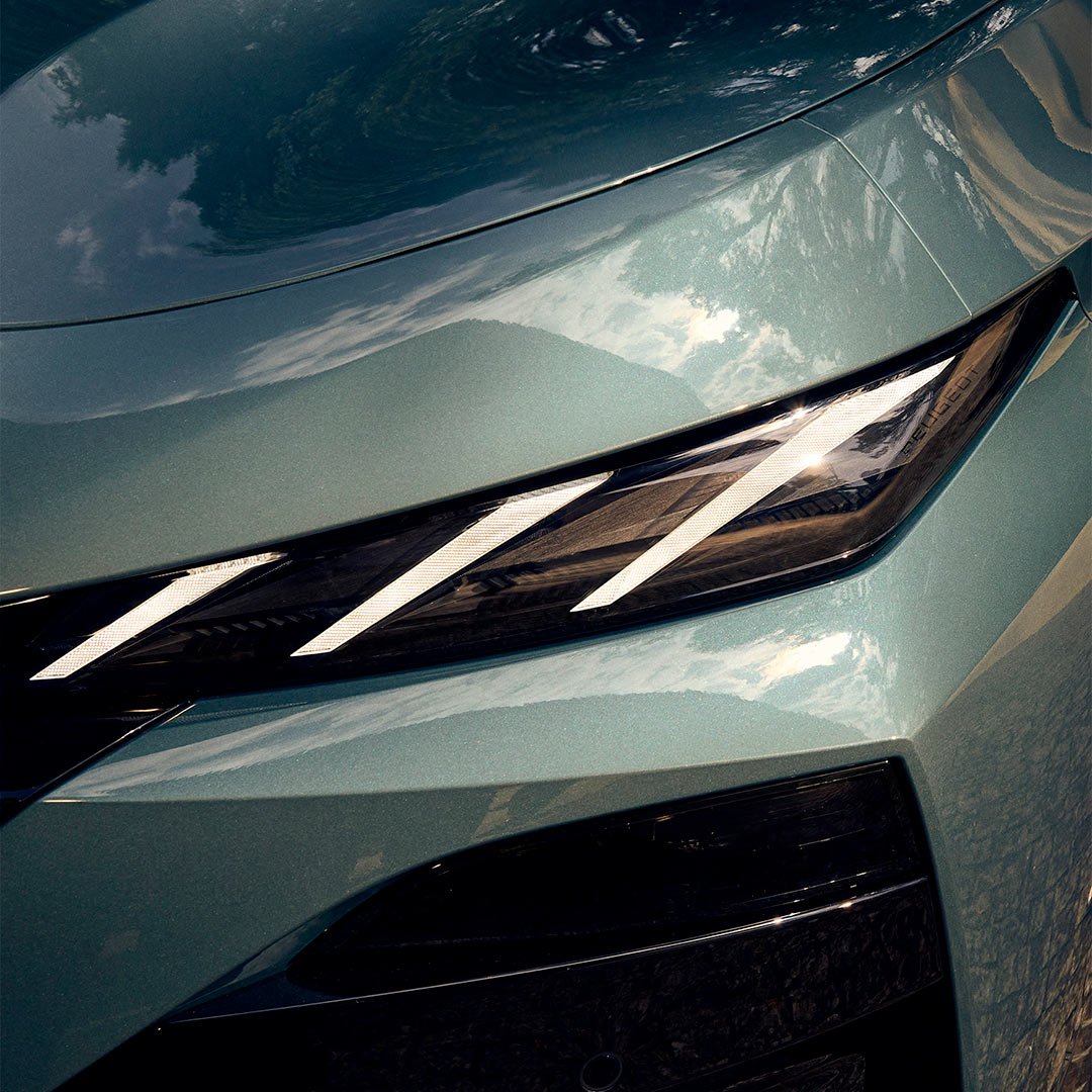 Nouvelle PEUGEOT 308 SW face avant illuminée