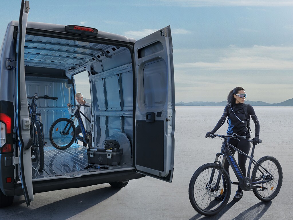 New PEUGEOT E-BOXER modular interior design