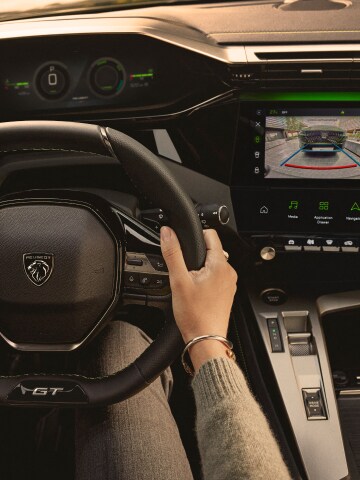 Nouvelle PEUGEOT 408 hybride i-Cockpit