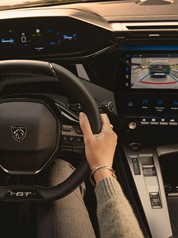Nouvelle PEUGEOT E-408 i-Cockpit